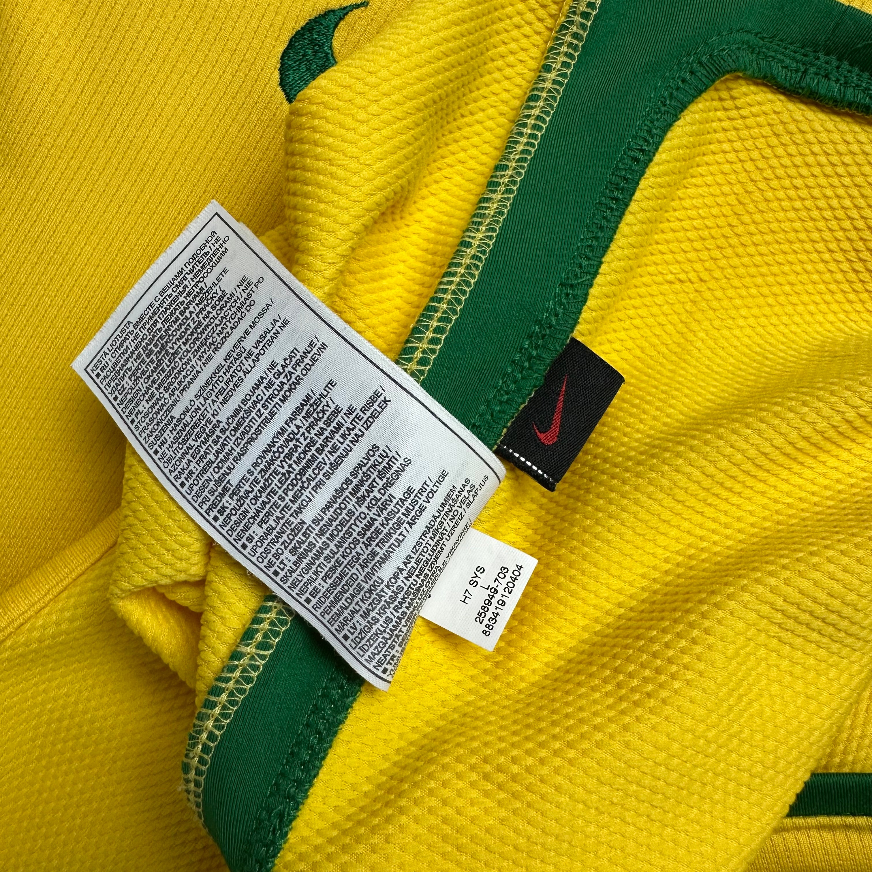 Brazil 2008 Home Shirt (L) Ronaldinho #10