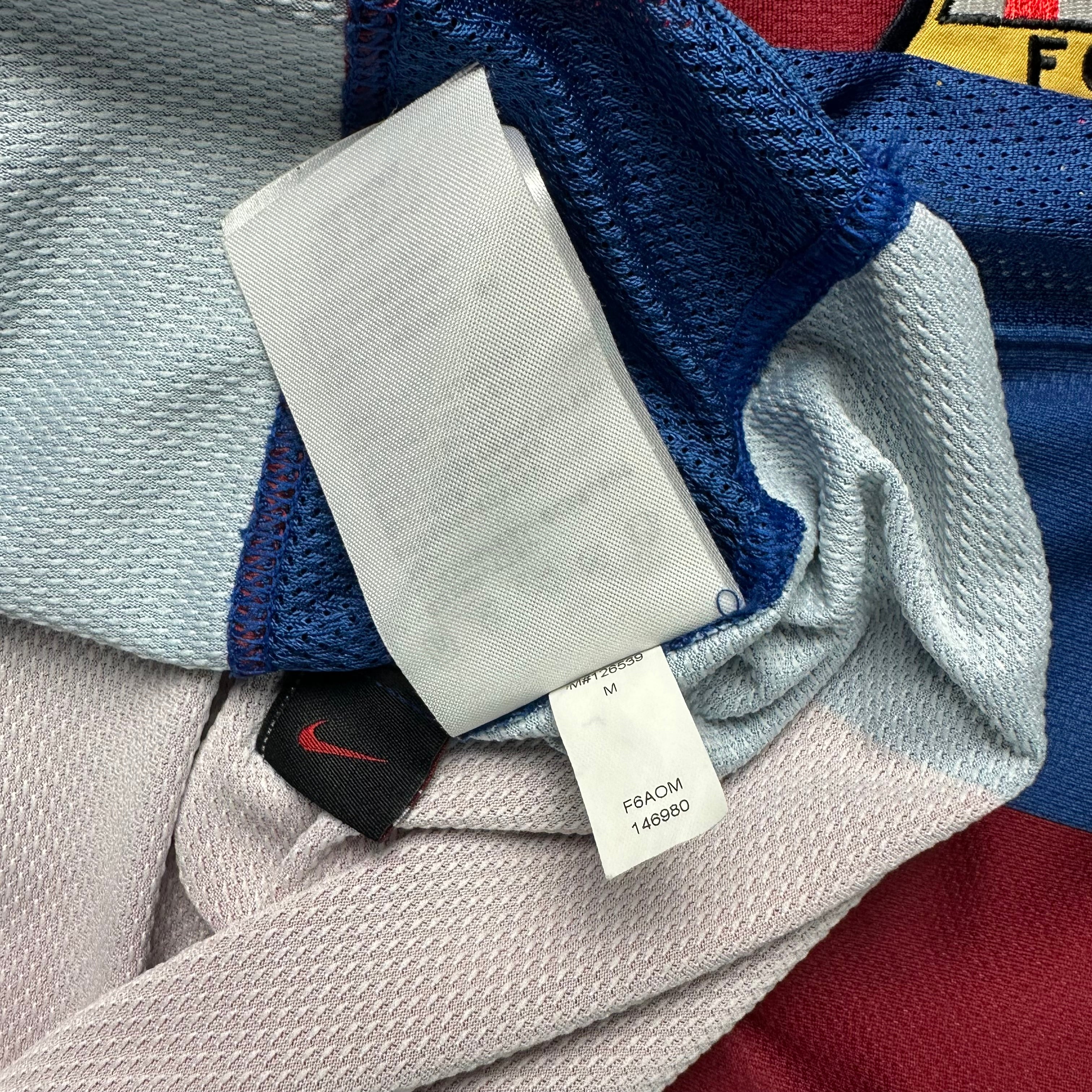 Barcelona 2006-07 Home Shirt (M) Ronaldinho #10