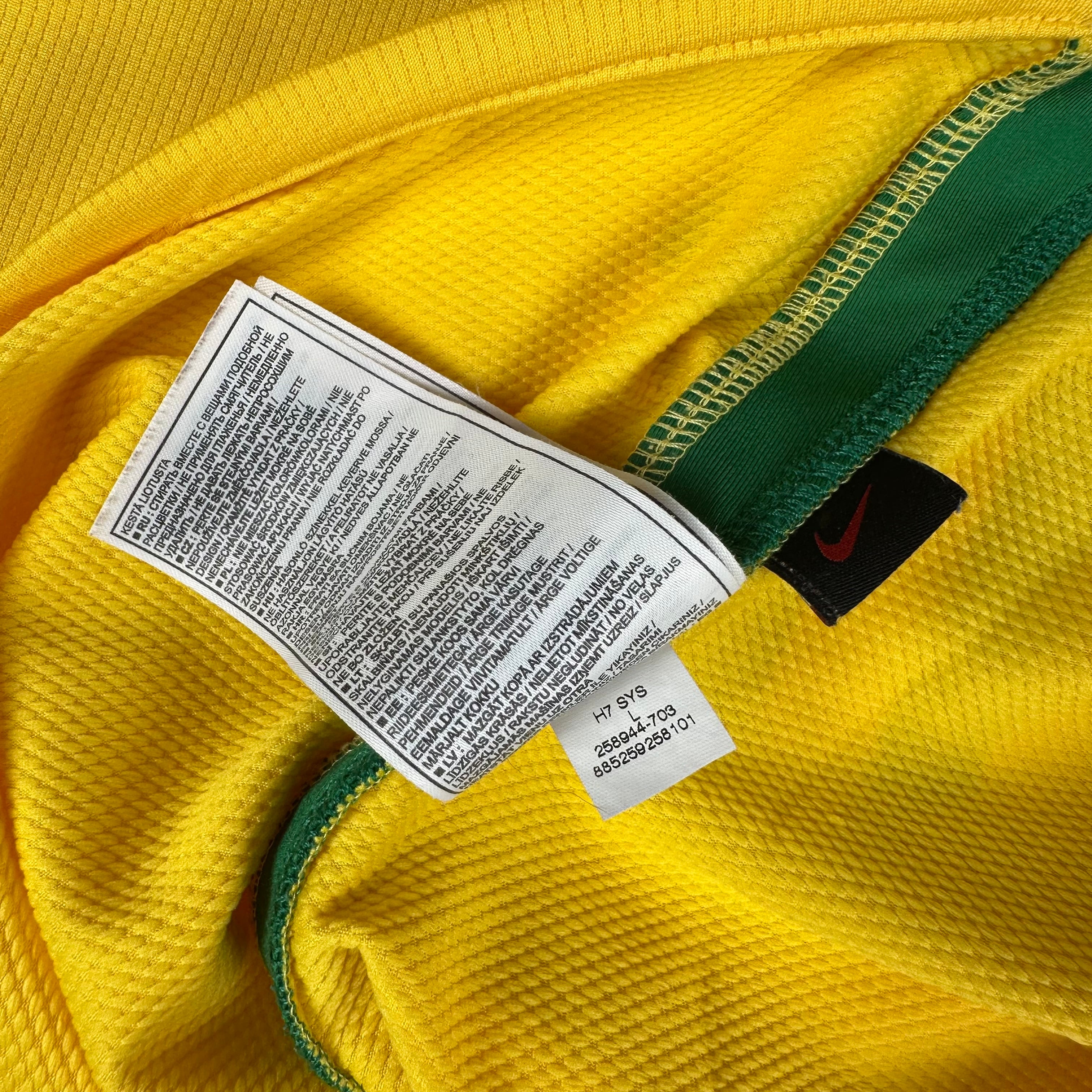 Brazil 2008 Home Shirt (L) Ronaldinho #10
