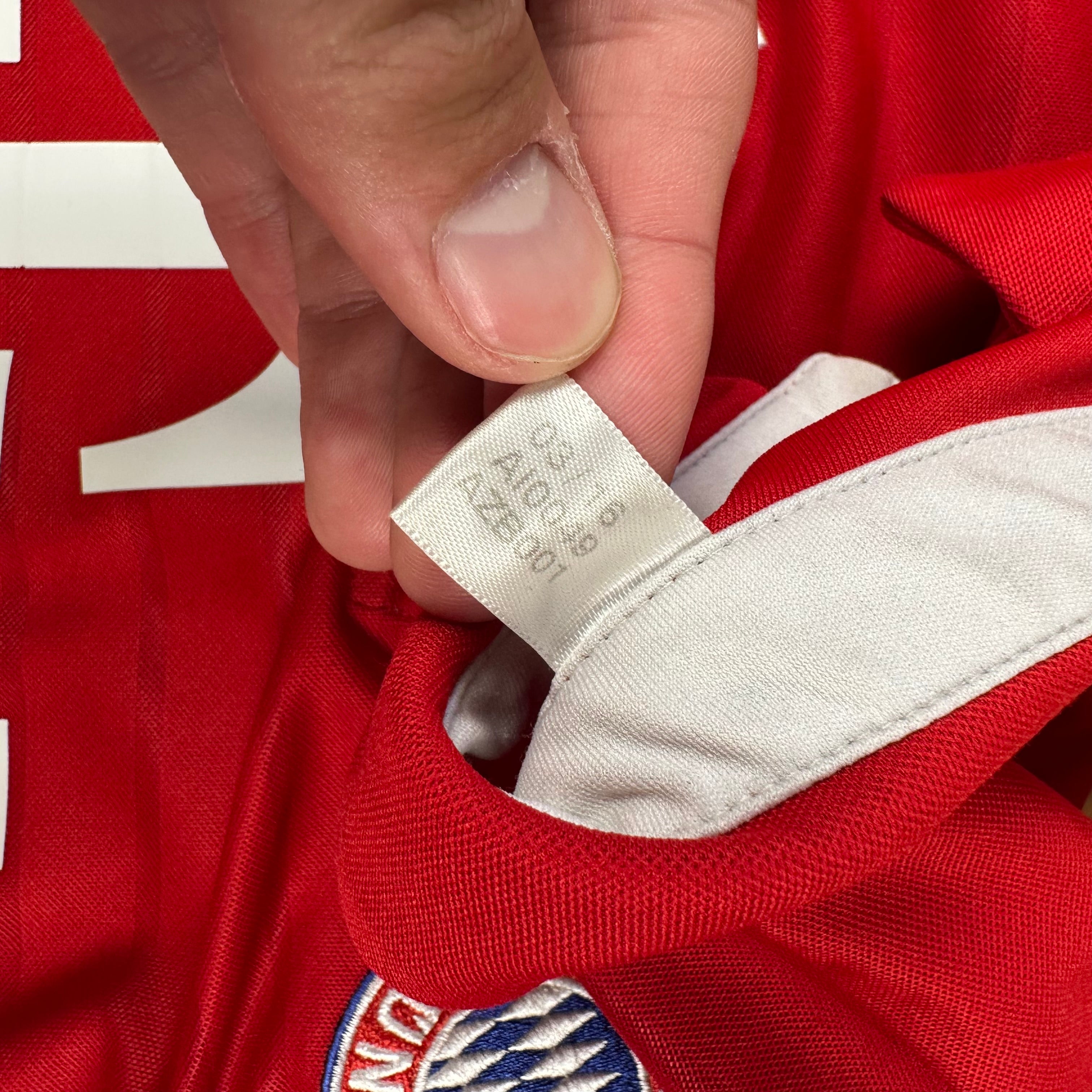 Bayern Munich 2016-17 Home Shirt (S) Lewandowski #9
