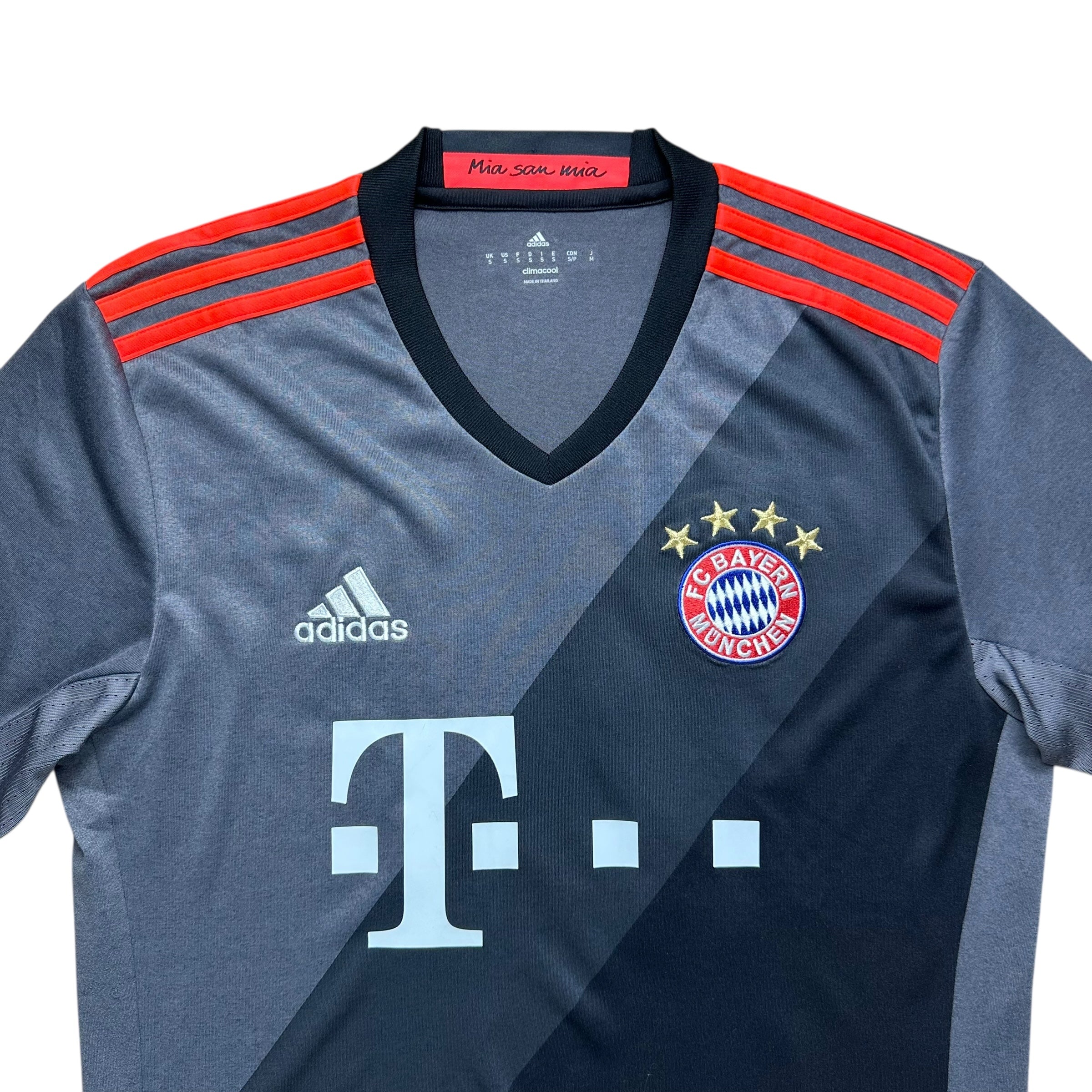 Bayern Munich 2016-17 Away Shirt (S) Muller #25