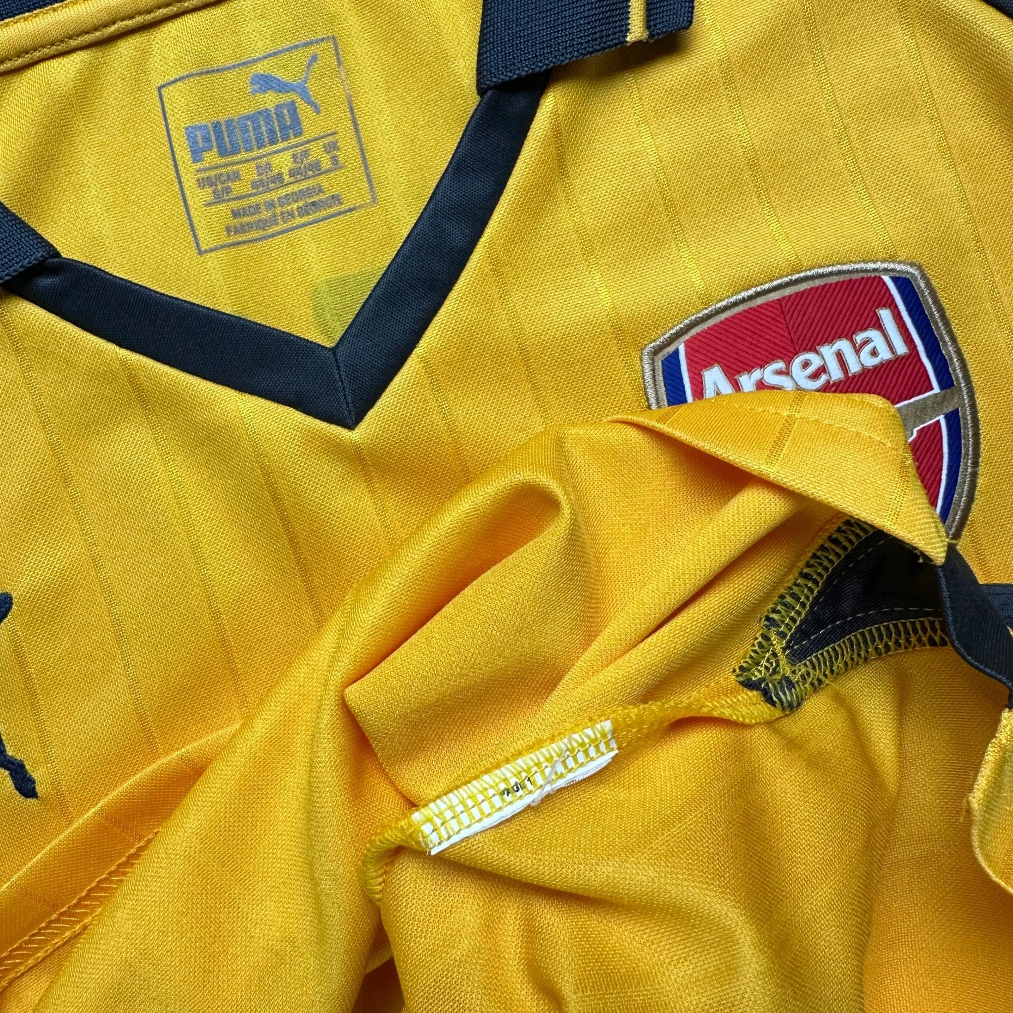 Arsenal 2016 - 17 Away Shirt (S) Ozil 11 - Kitplug