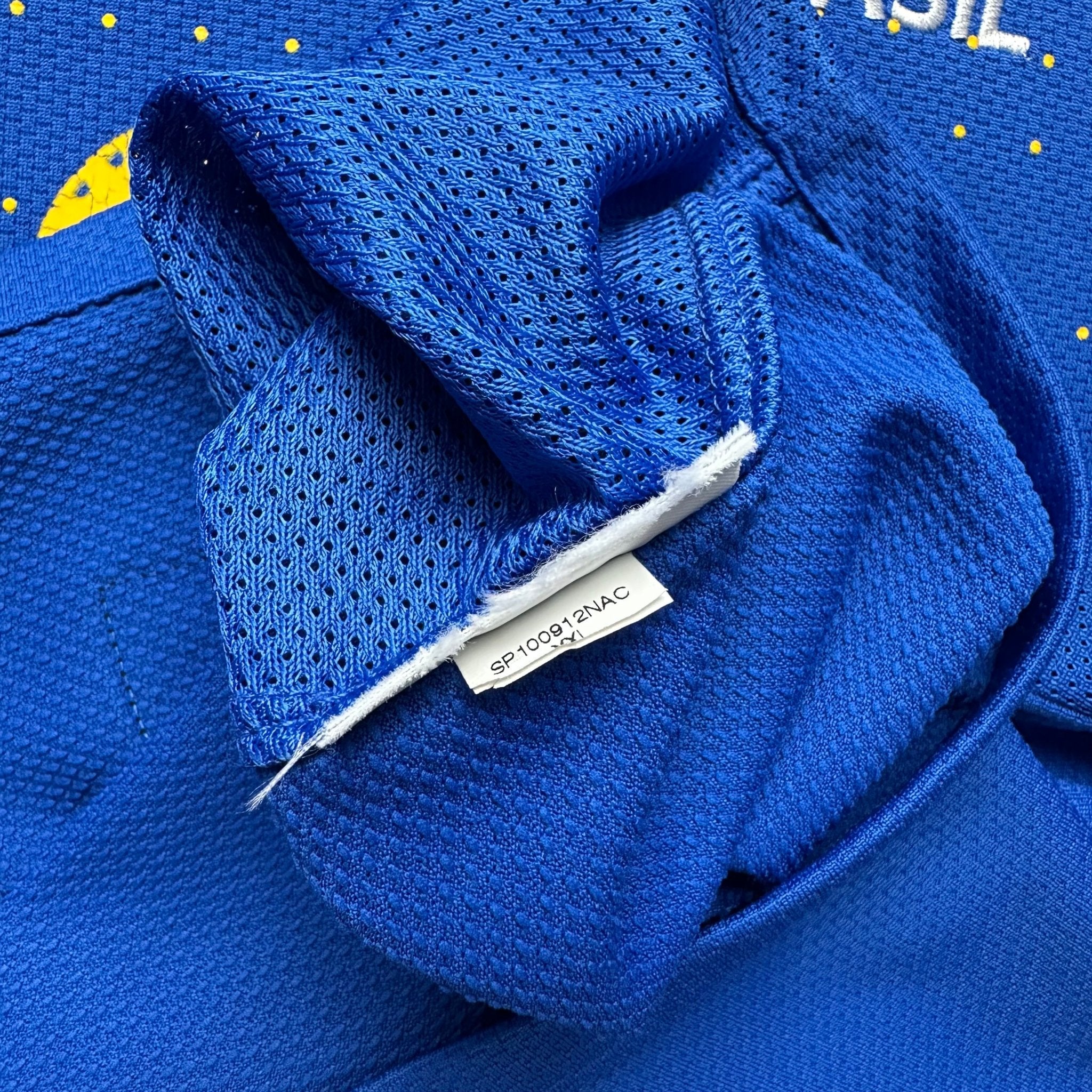 Brazil 2010 Away Shirt (XXL) Kaka 10 - Kitplug