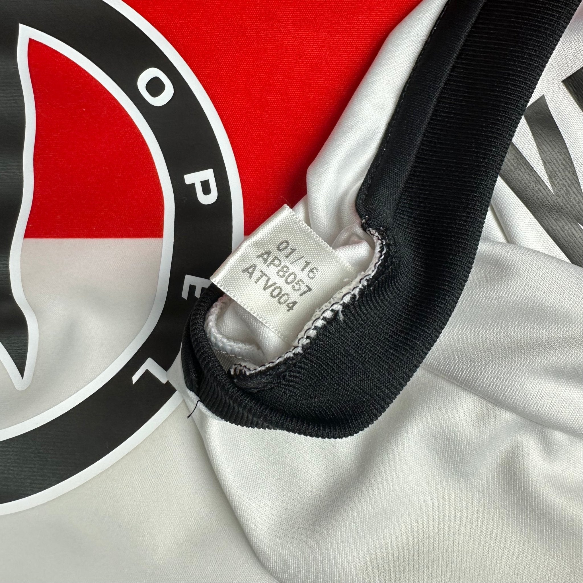 Feyenoord 2016 - 17 Home Shirt (XL) Kuyt 7 - Kitplug