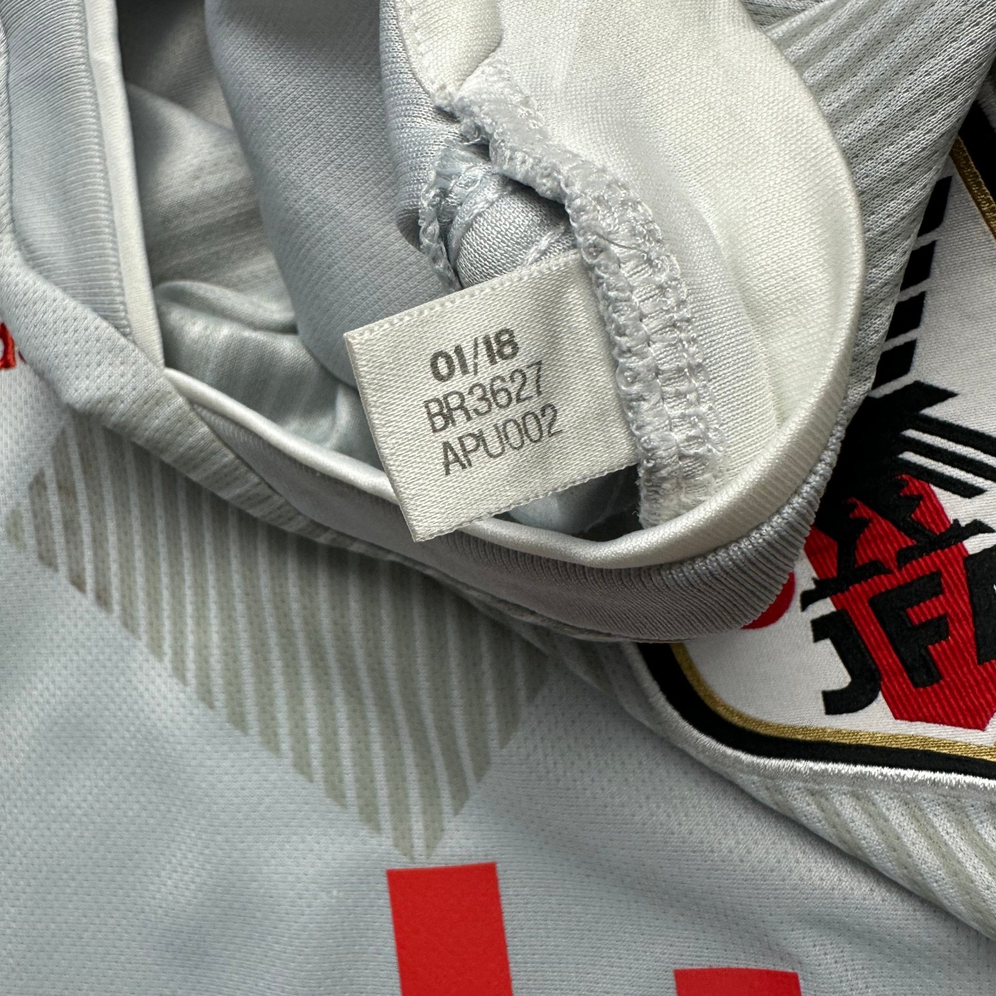 Japan 2018 Away Shirt (S) Honda 4 - Kitplug