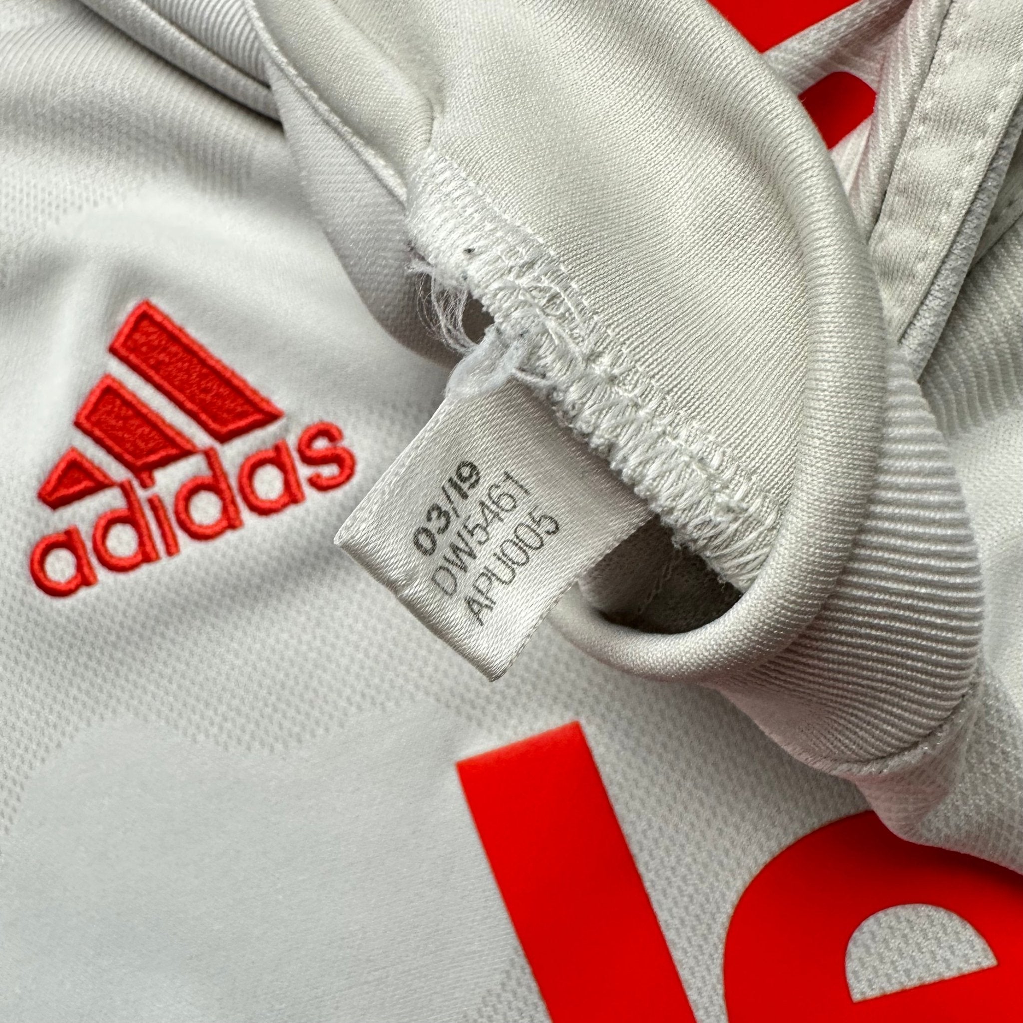 Juventus 2019 - 20 Away Shirt (L) Ronaldo 7 - Kitplug