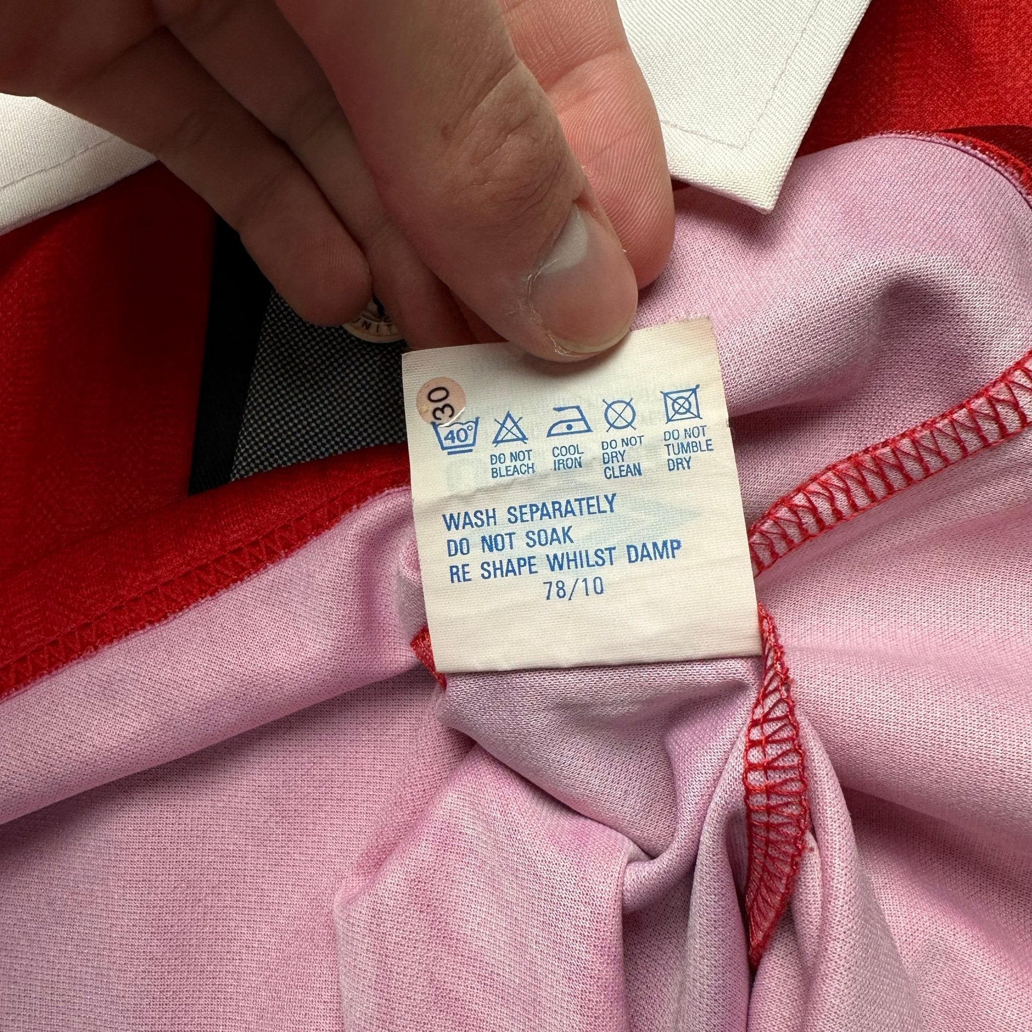 Manchester United 1996 - 98 Home Shirt (L) Cantona 7 - Kitplug