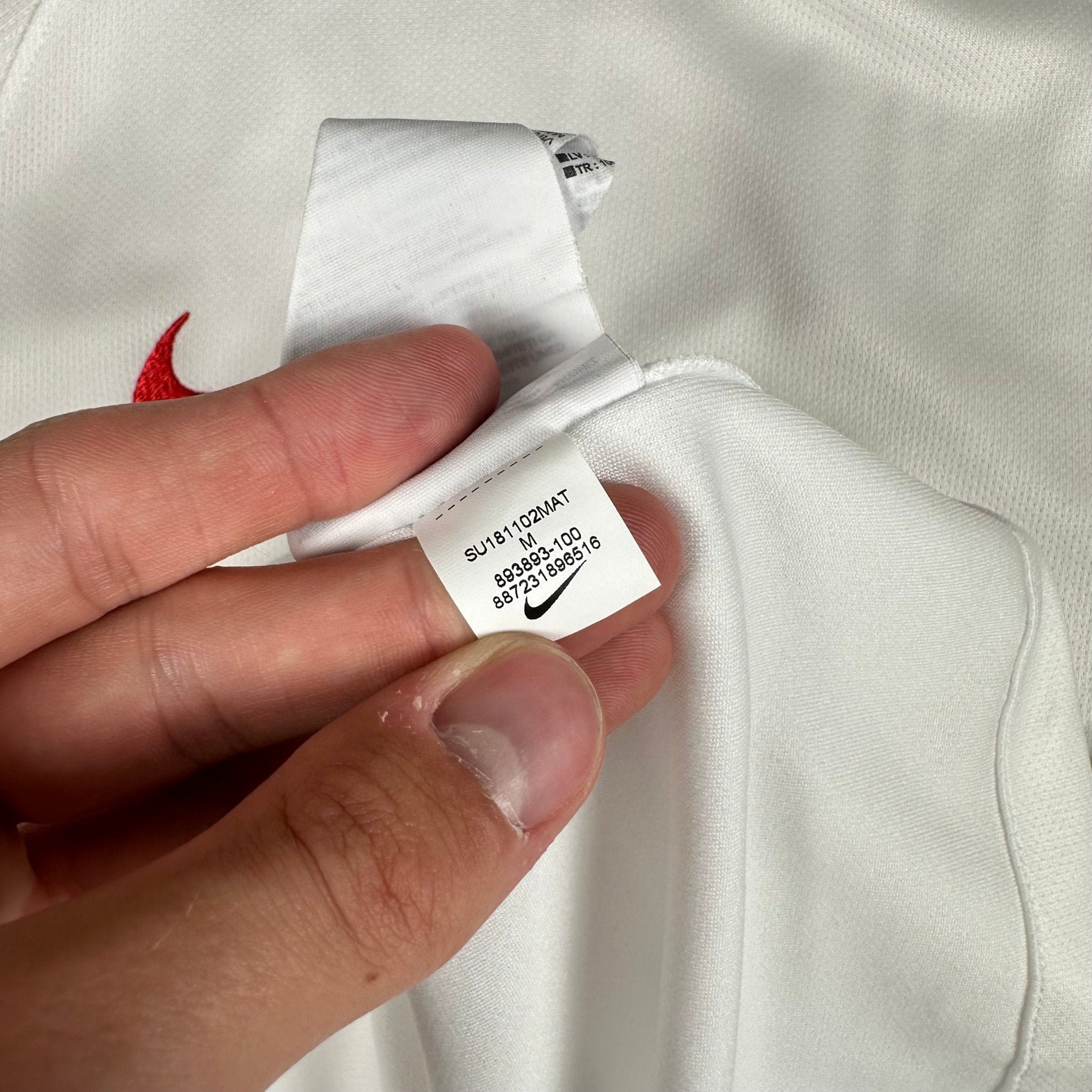 Poland 2018 Home Shirt (M) Lewandowski 9 - Kitplug