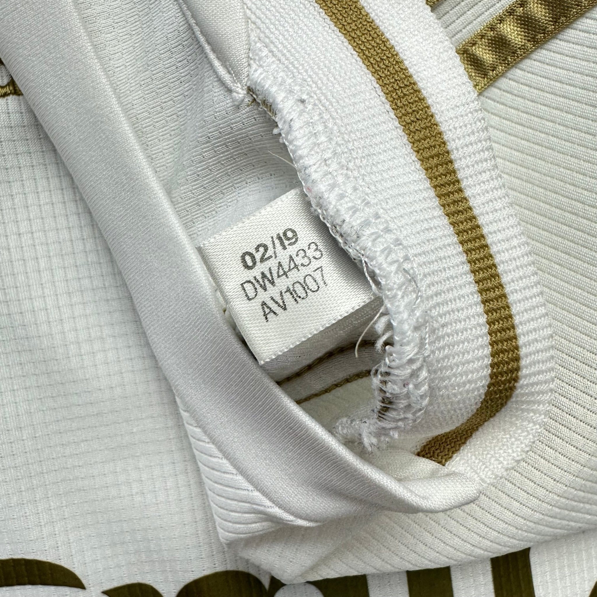 Real Madrid 2019 - 20 Home Shirt (S) Benzema 9 - Kitplug